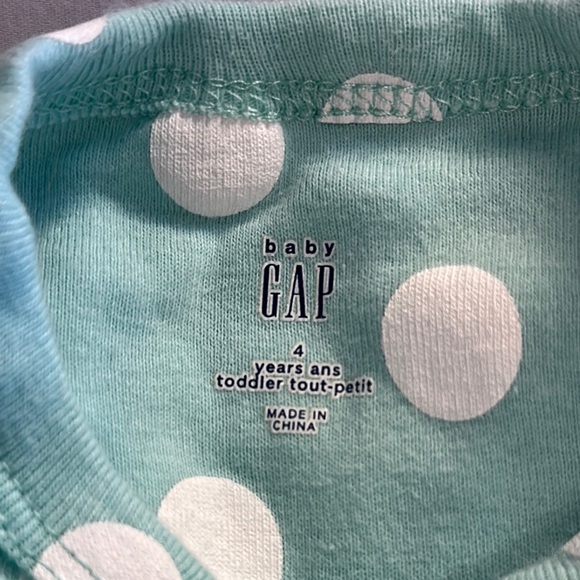 GAP NWOT Blue and White POLKA DOT snug fitting onesie sleeper - Picture 2 of 5